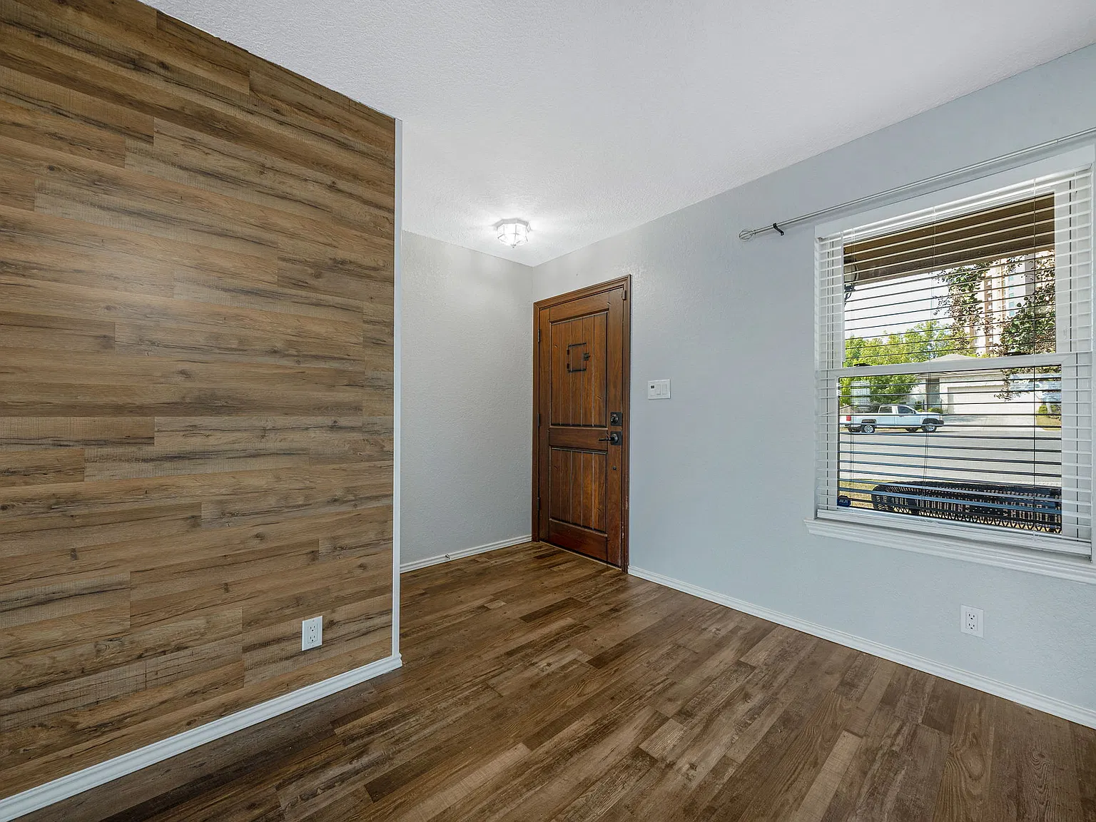 Spacious 3-Bed Home with Private Patio & Fenced Yard in San Antonio 1,984 sq ft — Photo 3