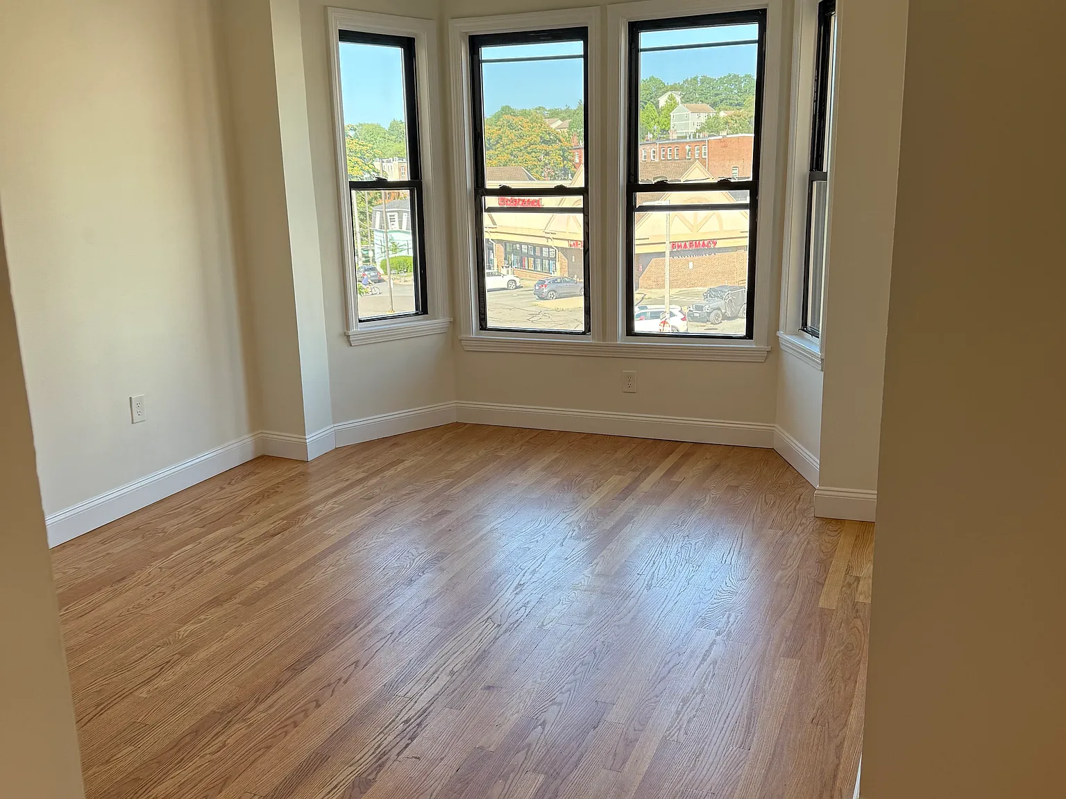 2 bed, 800 sqft, $2,500 — Photo 4