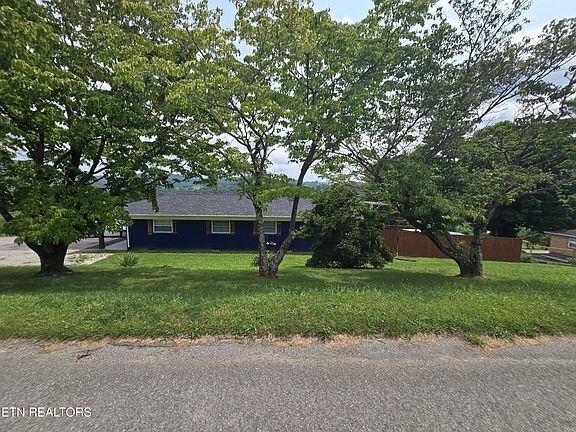 3rd image of 221 Rose Dr