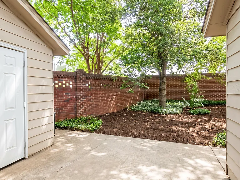 Courtyard Townhomes — Photo 9