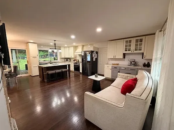 580 Adaway Ave SE #580, Ada, MI 49301
