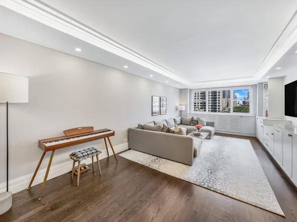 315 East 72nd Street 9H image 3 of 14