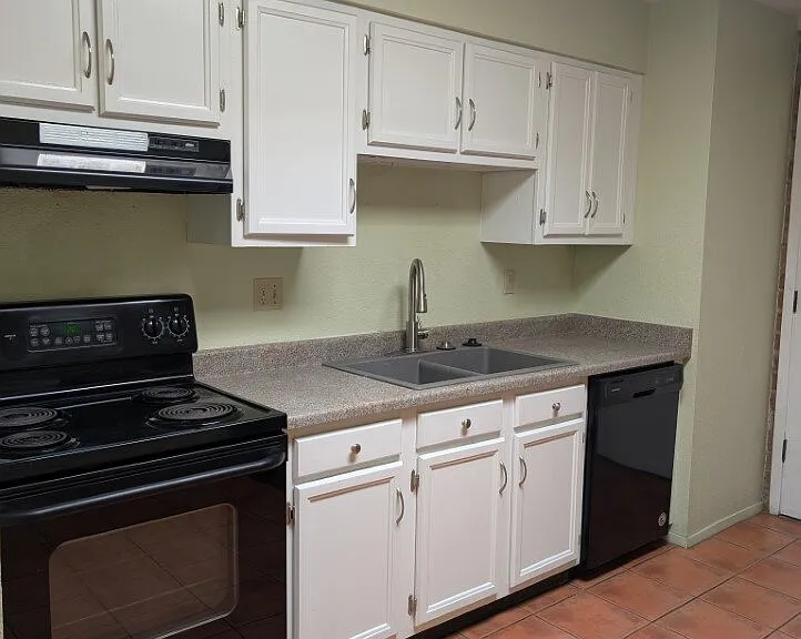 3078 N Cherry Ave — Photo 4