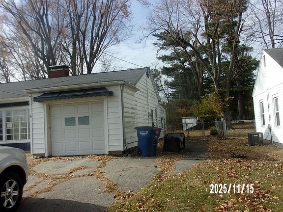 3rd image of 1614 N Jackson St