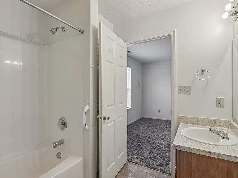 Broadway Village Apartments — Photo 42