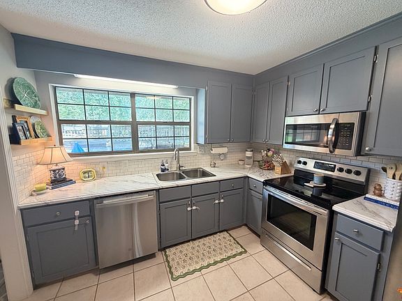 3rd image of 121 Woodland Hills Dr