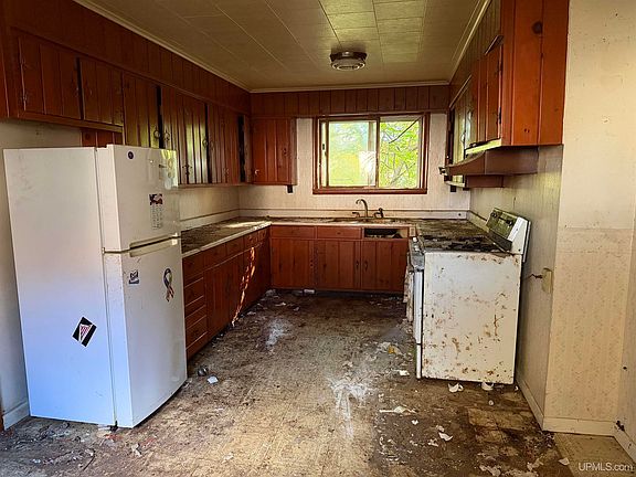 5th image of 709 Park St