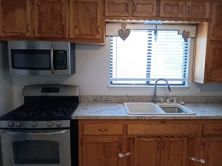 9825 Robin Ave NE — Photo 2