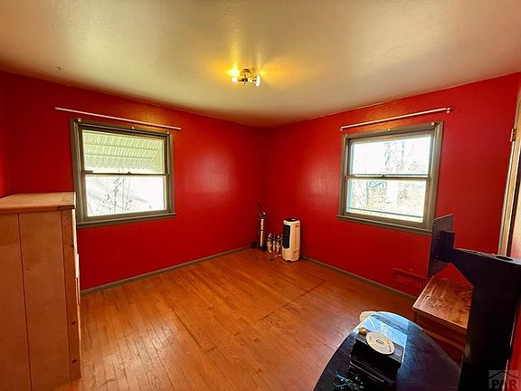 3rd image of 920 Alexander Cir