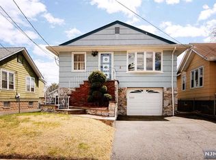 122 Harcourt Ave, Bergenfield, NJ 07621