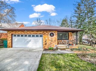 2085 Newcome St, Richmond Heights, OH 44143
