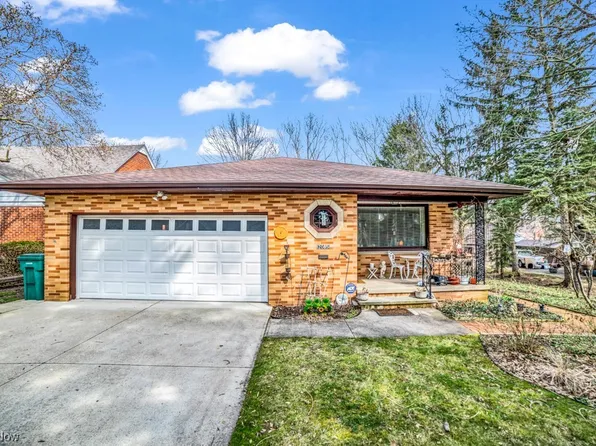2085 Newcome St, Richmond Heights, OH 44143