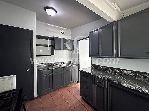 3rd image of 411 N Beard St