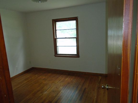 5th image of 3117 NE 13th St
