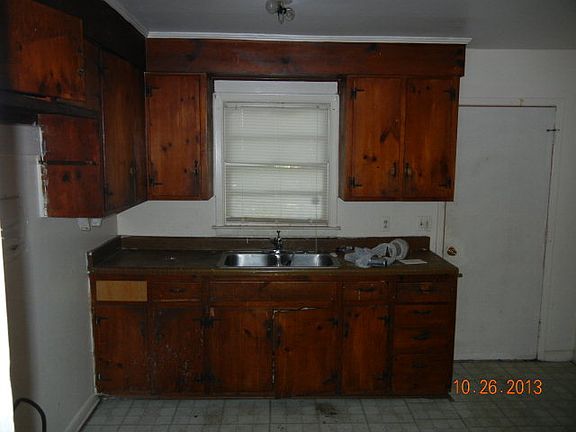 2nd image of 128 Shangri La Ave