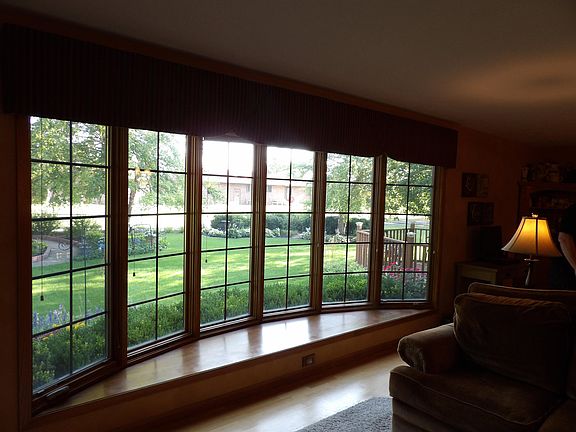 3rd image of 403 E 23rd St