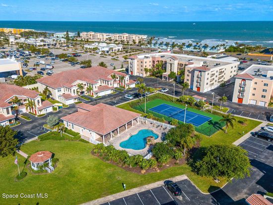 129 Lancha Cir APT 203, Indian Harbour Beach, FL 32937