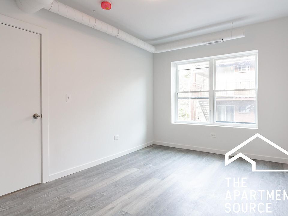 1st image of 1708 W Glenlake Ave APT 3