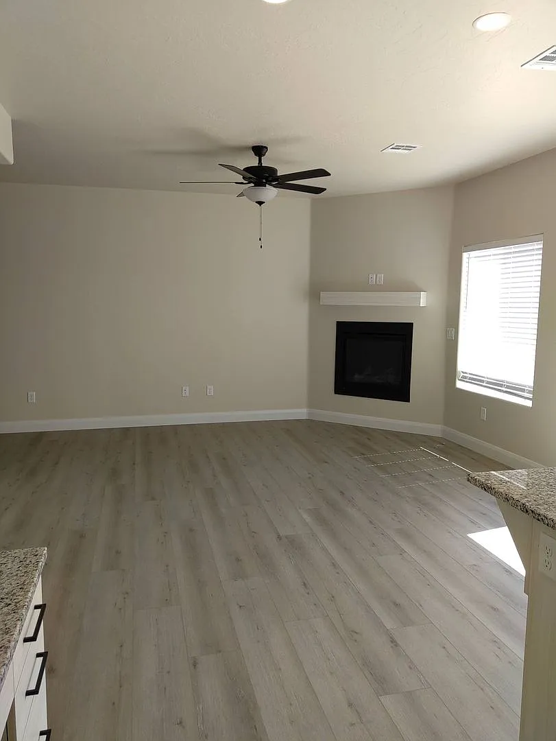 Looks Almost Brand New Townhome! In Fiddlers Canyon! — Photo 4