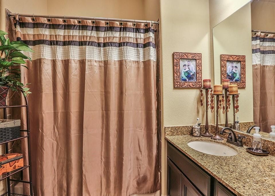 Guest bath with granite counter tops.