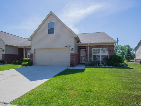 24066 Hemlock Dr, Flat Rock, MI 48134