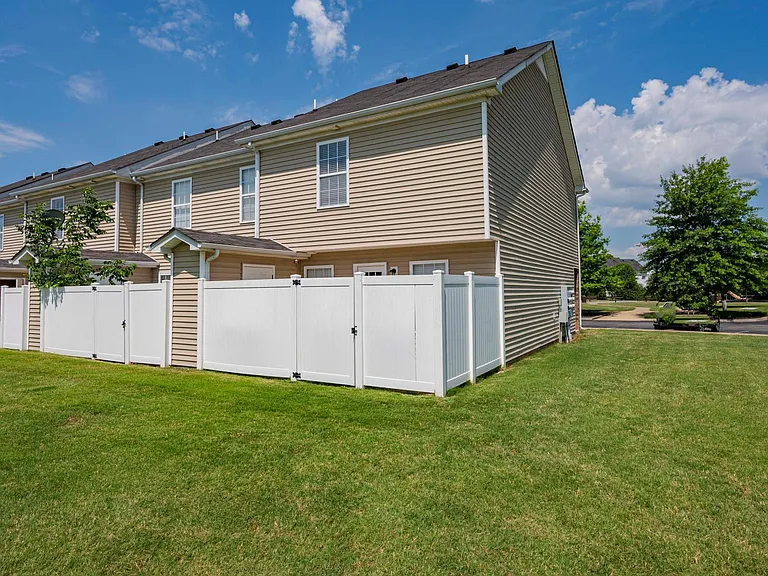 2127 Victory Gallop Ln — Photo 21