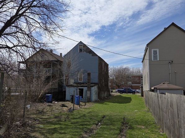 chicago-illinois-442890507 picture