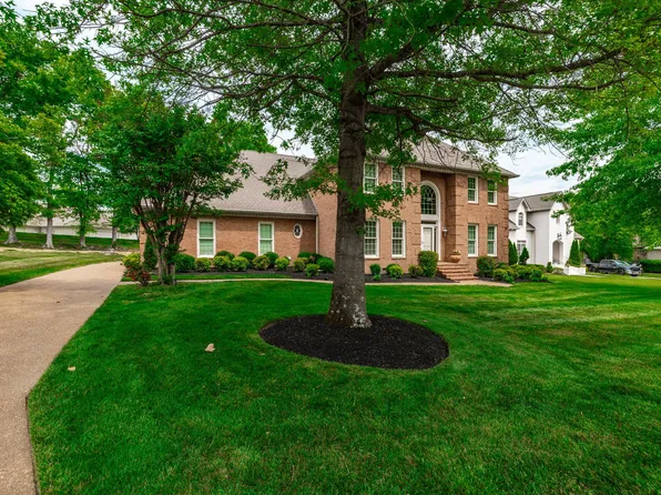 208 Pecan Ct, Gallatin, TN 37066