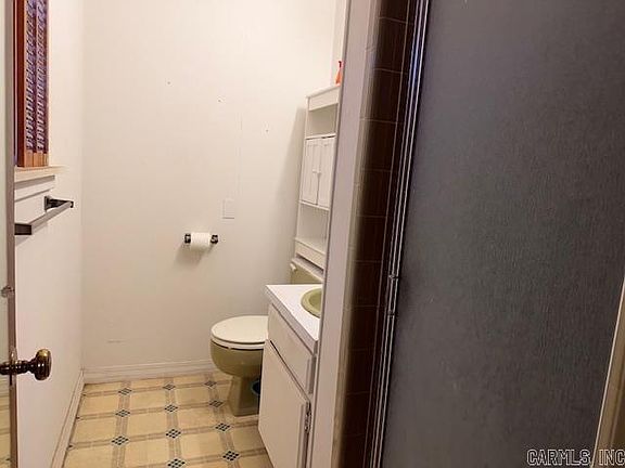 4th image of 1109 S Columbus St
