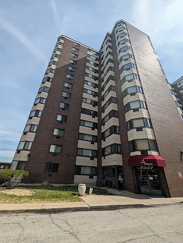 7337 S South Shore Dr #521 Photo 1