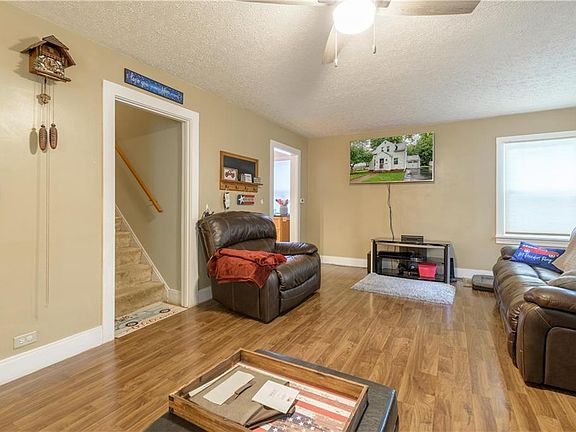 4th image of 605 Peirson Ave