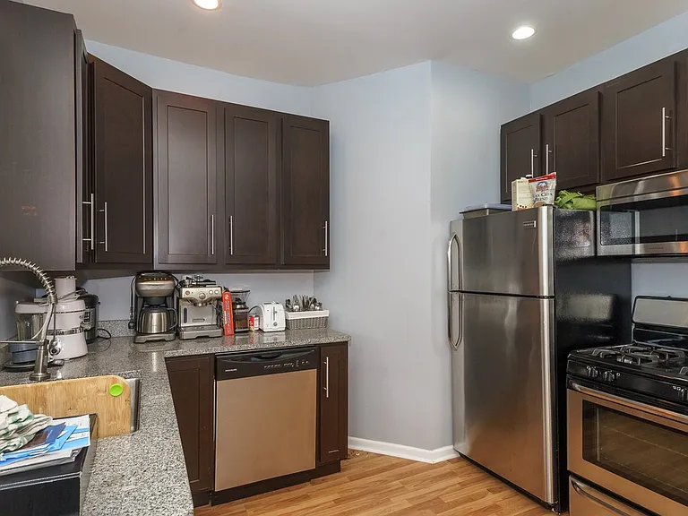 1844 N Whipple St #2F — Photo 7