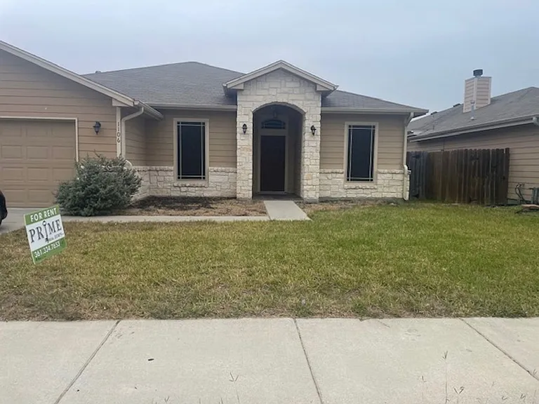 1106 Pinehollow Ln — Photo 2