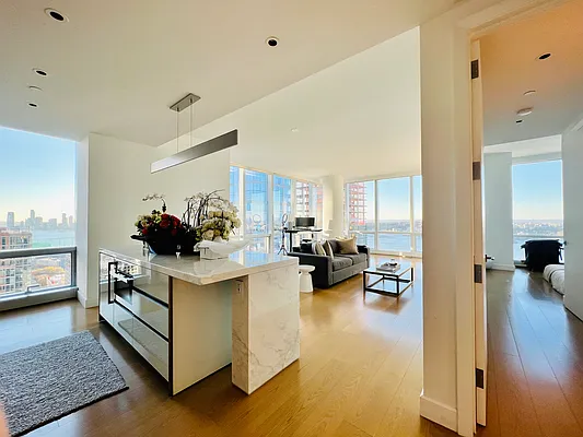 Rented by Gulia Wang, LREB | media 25