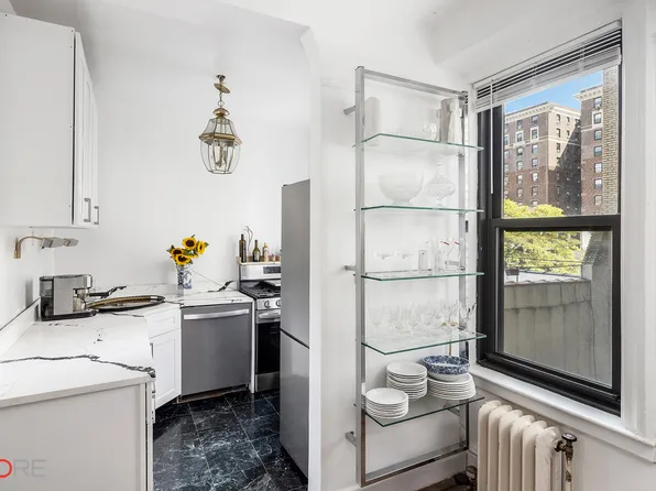 310 West 106th Street image 3 of 10