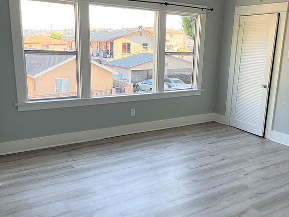 3rd image of 546 W 15th St #4