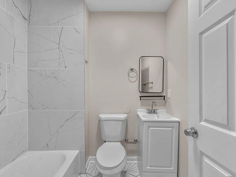 2042 E Fayette St — Photo 7