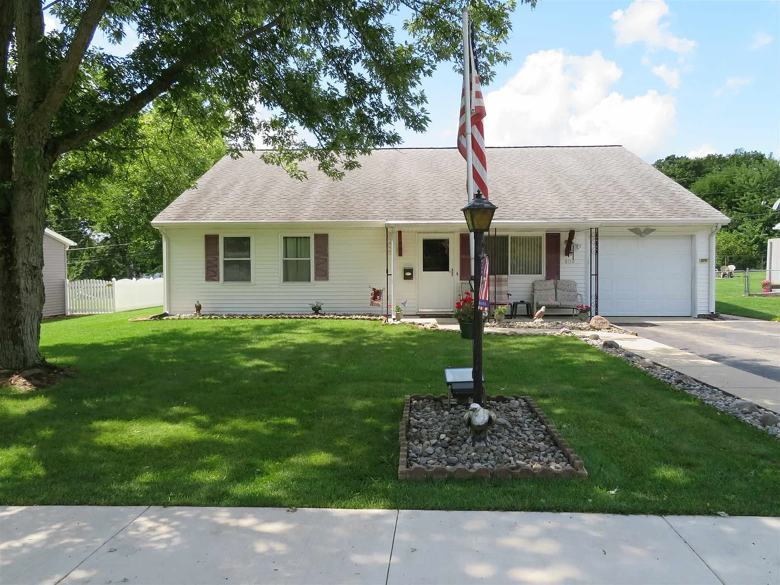 108 Windsor Dr photo 1
