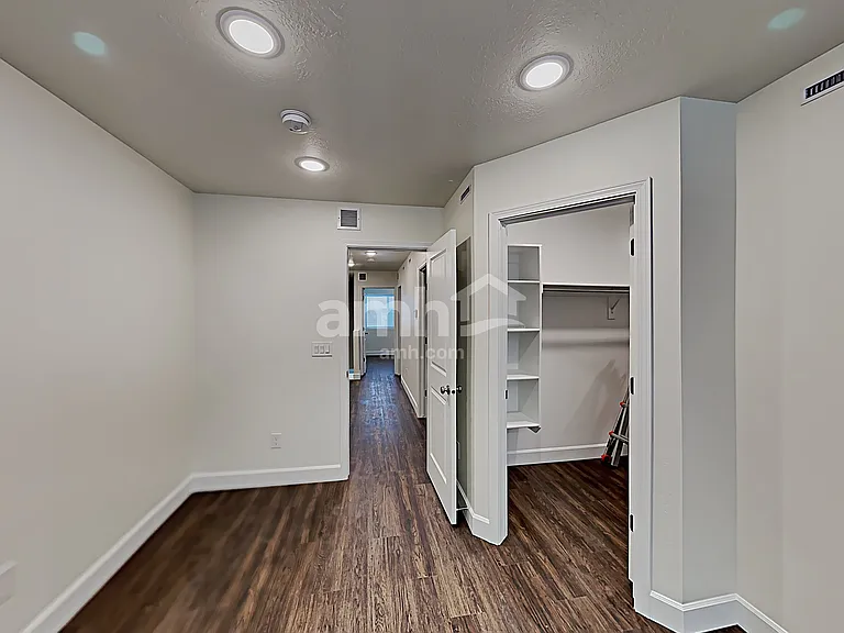 4404 N Poplar St — Photo 9