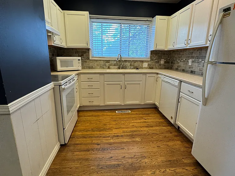 535 N Pebble St — Photo 5