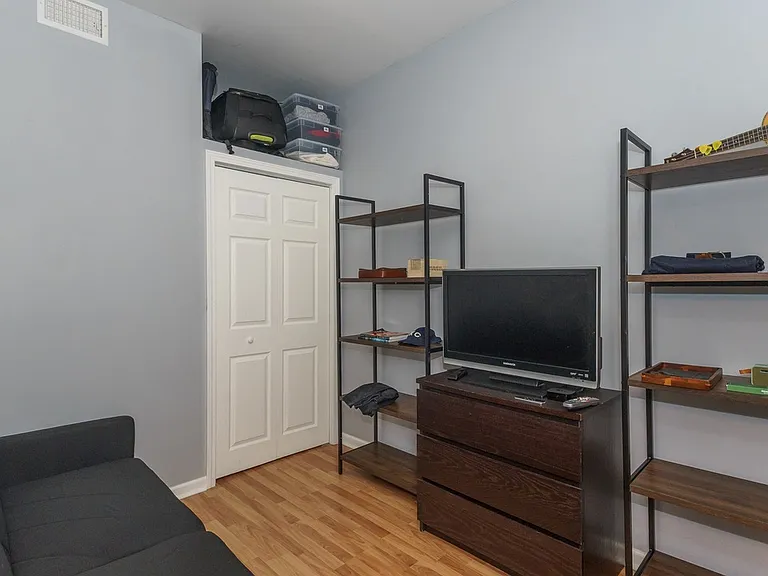 1844 N Whipple St #2F — Photo 15