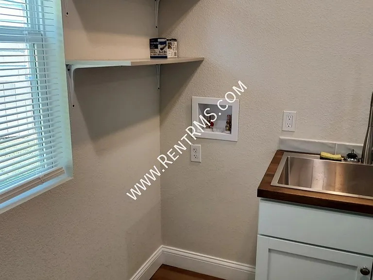 904 SW 33rd St — Photo 16