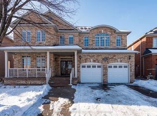 52 Mount Royal Cir, Brampton, ON L6P 2K4
