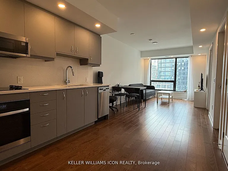 340 Queen St #2210 — Photo 4