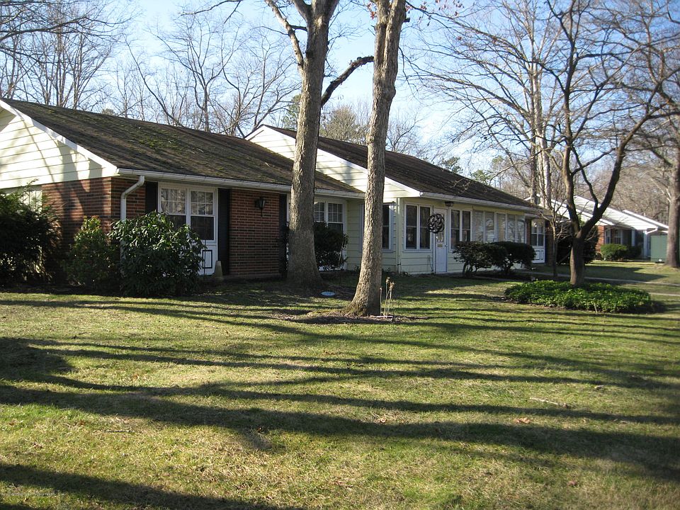 1st image of 124A Farrington Ct #1001