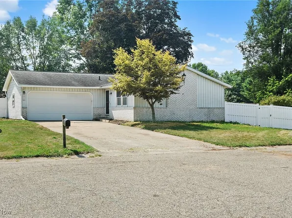 1310 Nottingham Sq NE, Bolivar, OH 44612