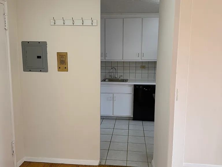 39 E 39th St #2L — Photo 11