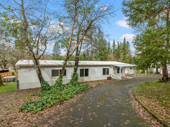 5980 Cloverlawn Dr, Grants Pass, OR 97527