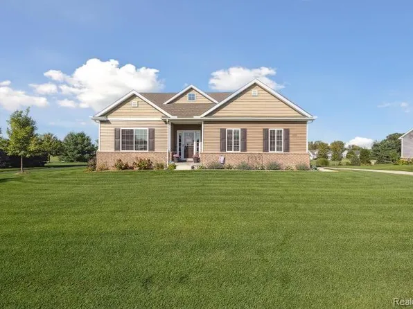 4573 Emerald Valley Loop, Fowlerville, MI 48836