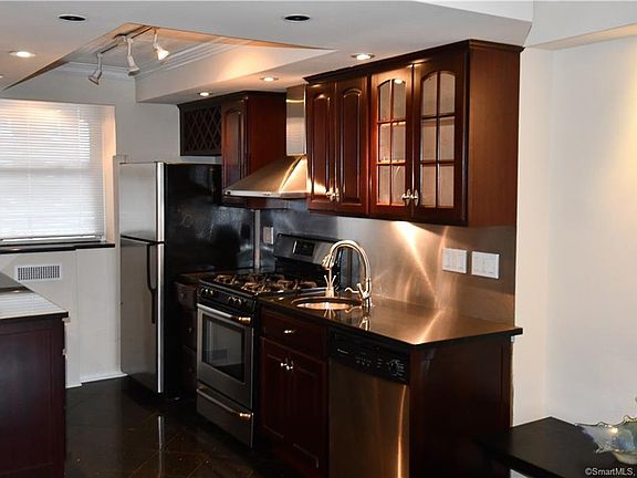5th image of 91 Strawberry Hill Ave #822